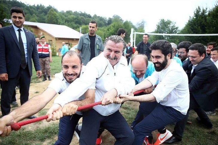 Bakan Bak, Diriliş Kampında Çocuklar Gibi Eğlendi G2