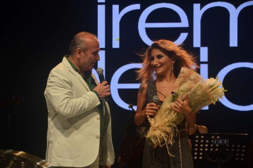 &Uuml;nl&uuml; Sanat&ccedil;ı İrem Derici, "en Sevdiğim Yemek Kuru Fasulye"