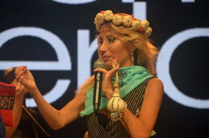 Ünlü Sanatçı İrem Derici, "en Sevdiğim Yemek Kuru Fasulye" G3