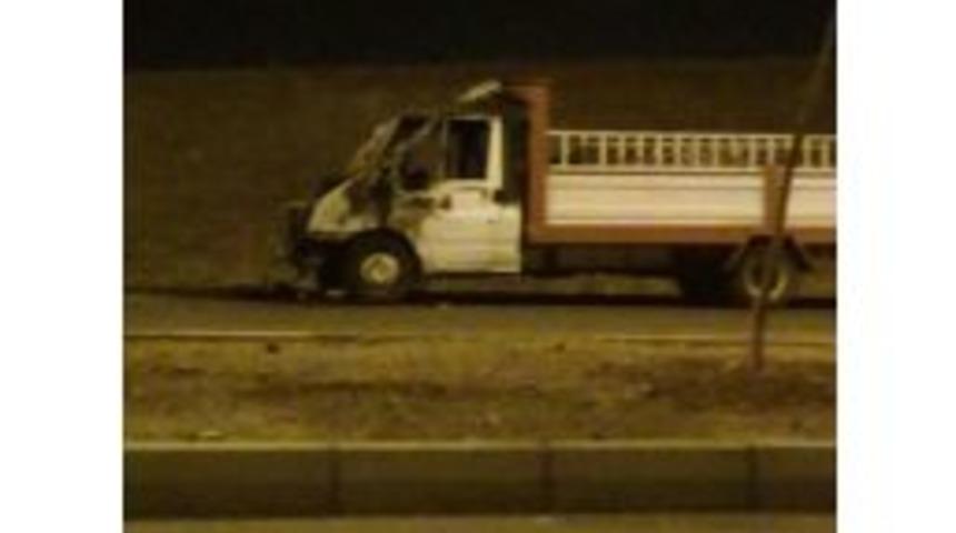 Seyir Halindeki Kamyonet Alev Aldı