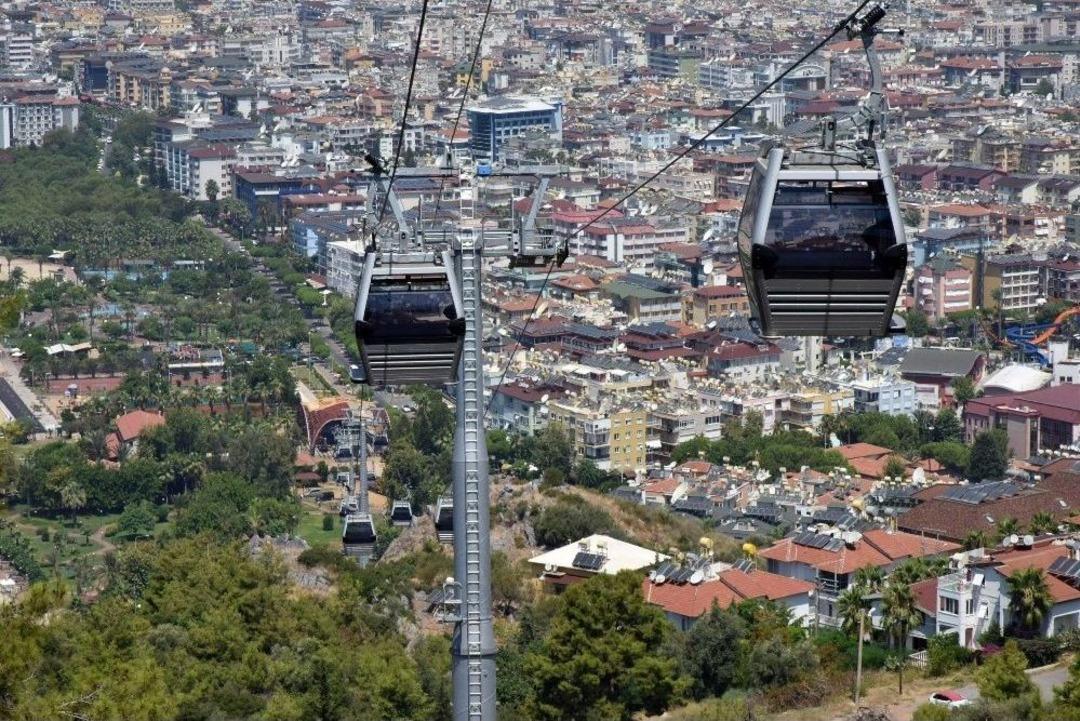 Alanya Teleferik İlk G&uuml;n&uuml;nde Rekor Yolcu Taşıdı