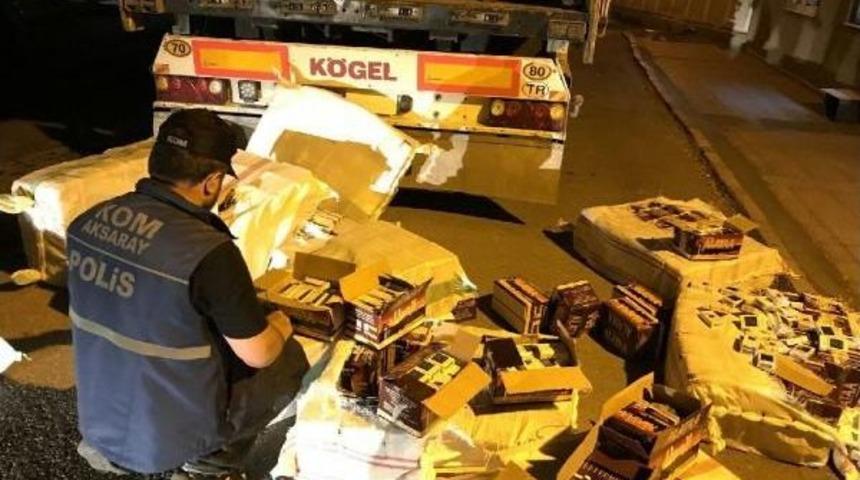 Aksaray'da Tır'da 7 Bin 900 Paket Ka&ccedil;ak Sigara Ele Ge&ccedil;irildi