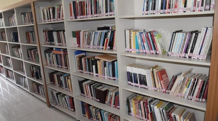 Gen&ccedil;&rsquo;te &Ouml;ğrenciler, K&uuml;t&uuml;phaneden 6 Ayda 22 Binkez Yararlandı