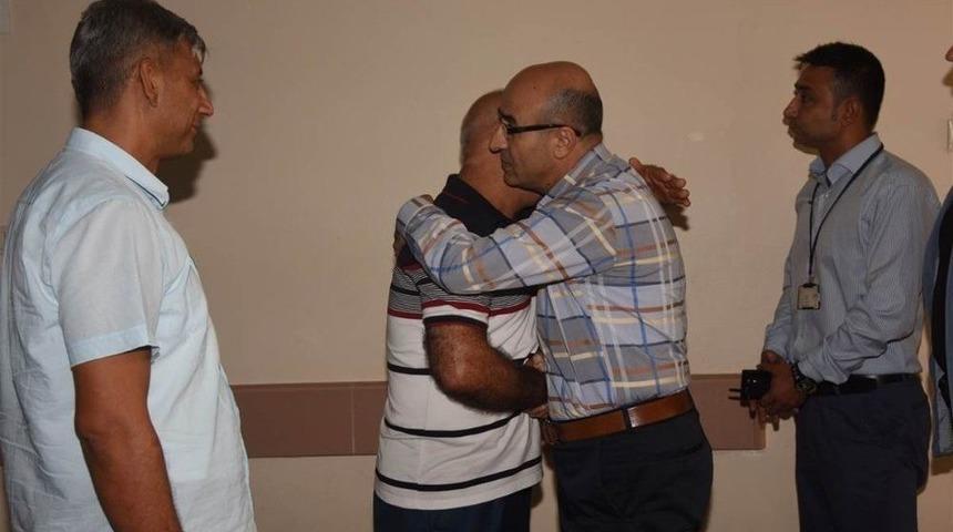 Vali Demirtaş, Uzman &Ccedil;avuş Zeki Aksoy&rsquo;u Tedavi G&ouml;rd&uuml;ğ&uuml; Balcalı Hastanesi&rsquo;nde Ziyaret Etti