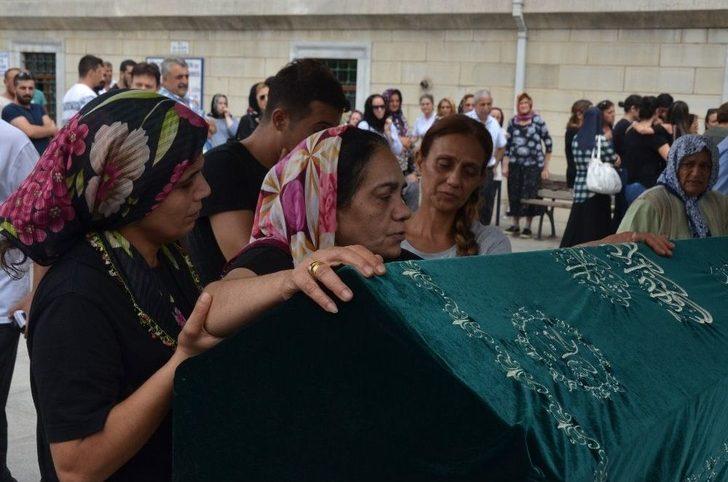 Ataşehir’de Feci Kazada Hayatını Kaybeden Nişanlı Çift Birlikte Son Yolculuğuna Uğurlandı G2