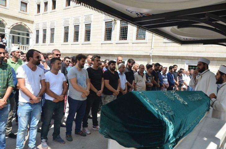 Ataşehir’de Feci Kazada Hayatını Kaybeden Nişanlı Çift Birlikte Son Yolculuğuna Uğurlandı G4