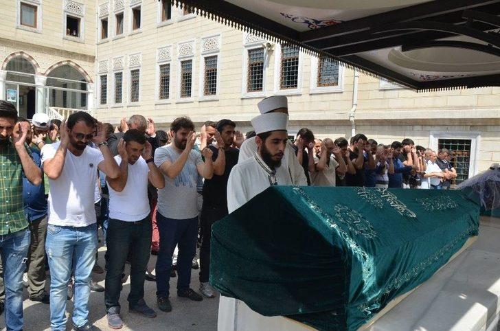 Ataşehir’de Feci Kazada Hayatını Kaybeden Nişanlı Çift Birlikte Son Yolculuğuna Uğurlandı G5