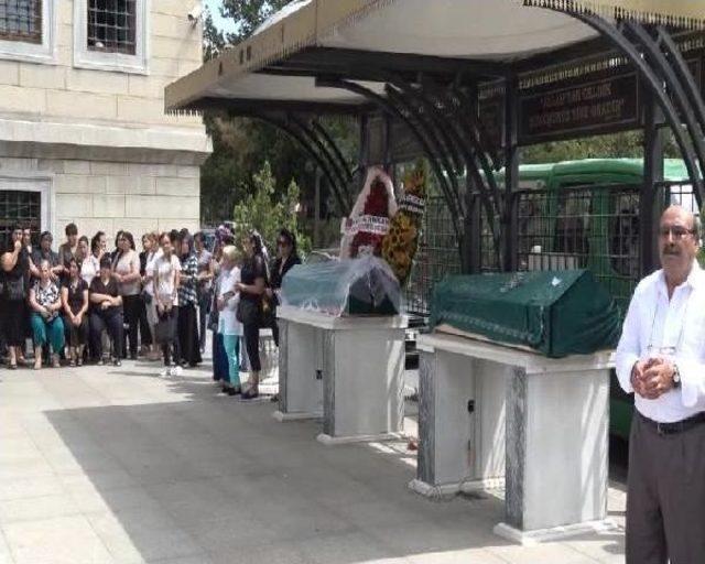 Trafik Kazasında Ölen Nişanlı Çift Son Yolculuğunu Uğurlandı