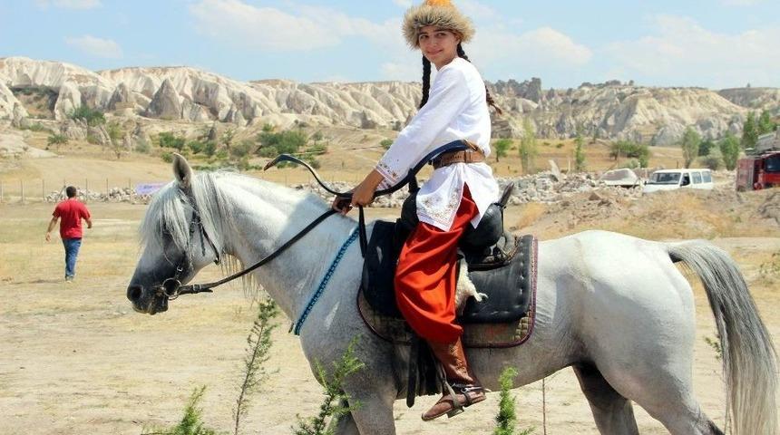 Kapadokya’da Atlı Okçuluk Yarışması Yapıldı