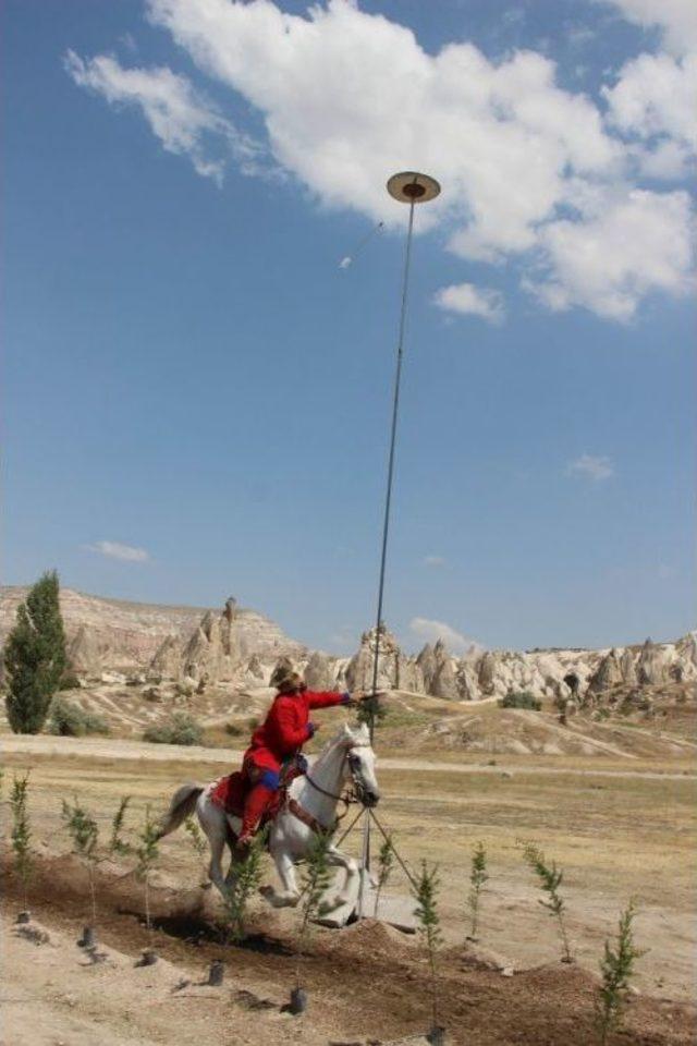 Kapadokya’da Atlı Okçuluk Yarışması Yapıldı