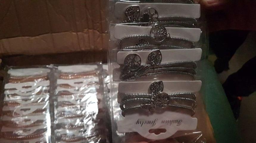 İstanbul&rsquo;da "taklit &Uuml;r&uuml;n" Deposuna Baskında 451 Kilo Taklit M&uuml;cevher Ele Ge&ccedil;irildi