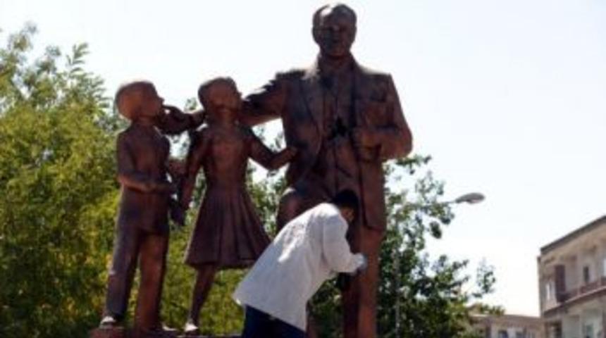 Atat&uuml;rk Anıtı'na Saldıran Ş&uuml;pheli Tutuklandı