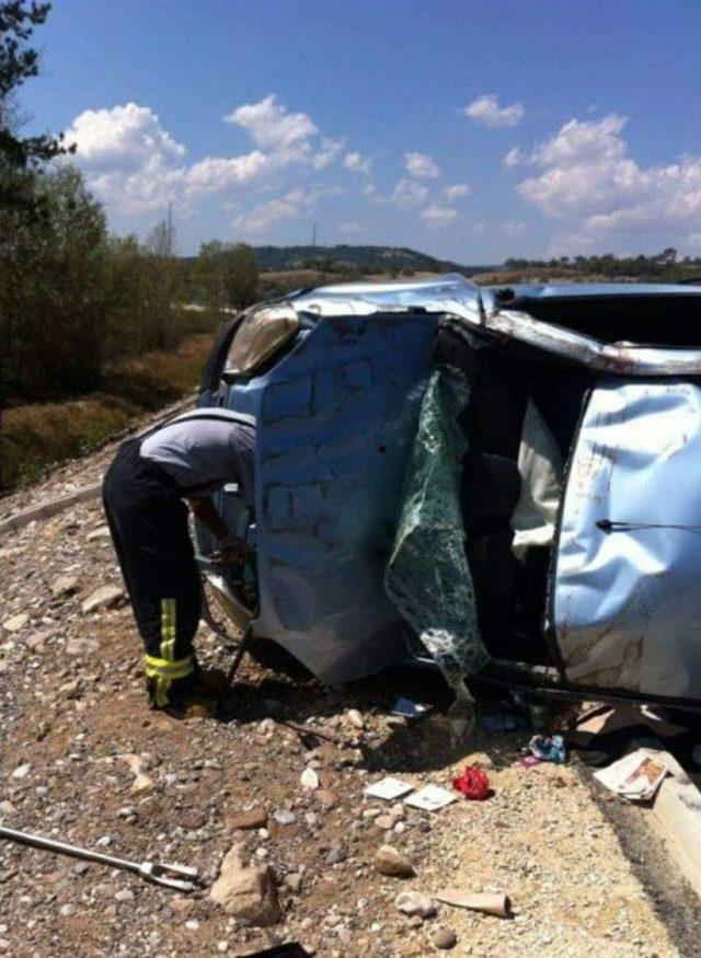 Yoldan Çıkan Otomobil Takla Attı: 5 Yaralı