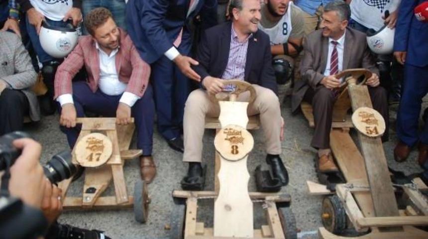 'formulaz' Tahta Araba Yarışları Nefes Kesti