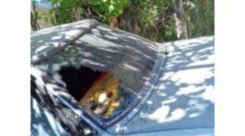 Denizli&rsquo;de Muhtarın Otomobili Kurşunlandı