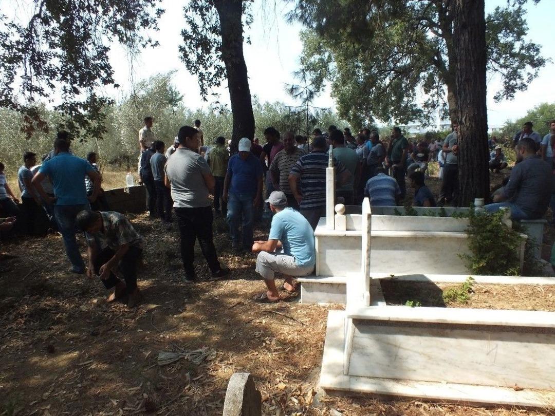 Hesap Y&uuml;z&uuml;nden D&ouml;v&uuml;lerek &Ouml;ld&uuml;r&uuml;len Taksici Defnedildi