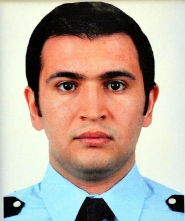 Arkadaş Kurşunuyla Şehit Olan Polis Toprağa Verildi