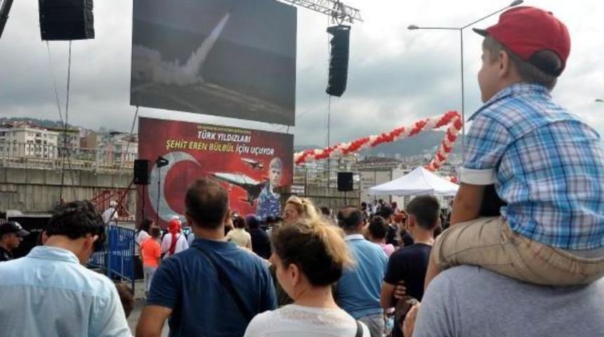 T&uuml;rk Yıldızları, Trabzon'da Eren Anısına G&ouml;steri Yaptı