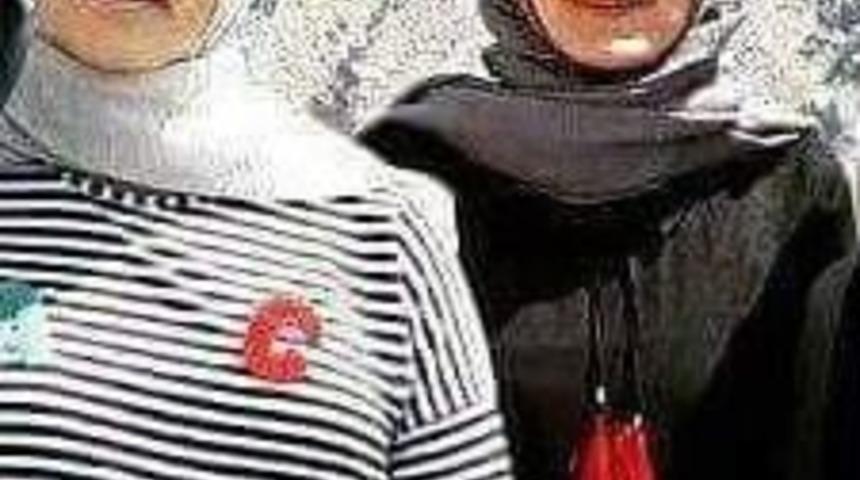 Trafik Kazası Kurbanı 2 Kız Kardeş Son Yolculuğuna Uğurlandı