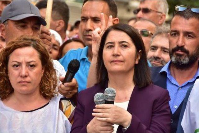 Hdp'nin 'vicdan Ve Adalet Nöbeti', İzmir’De Son Buldu (2)