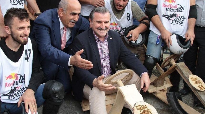 Gen&ccedil;lik Ve Spor Bakanı Osman Aşkın Bak Formulaz&rsquo;da
