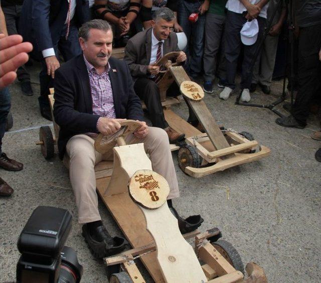 Gen&ccedil;lik Ve Spor Bakanı Osman Aşkın Bak Formulaz&rsquo;da 1