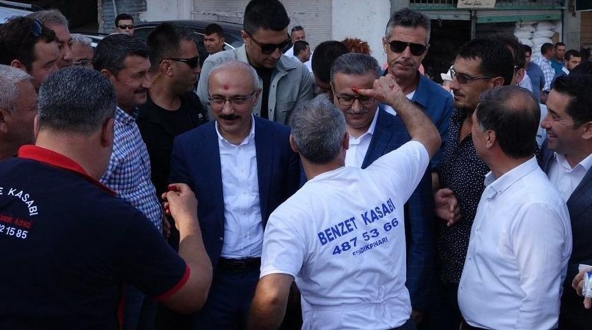 Kalkınma Bakanı Elvan, Mersin&rsquo;de Y&ouml;r&uuml;klerle Bir Araya Geldi