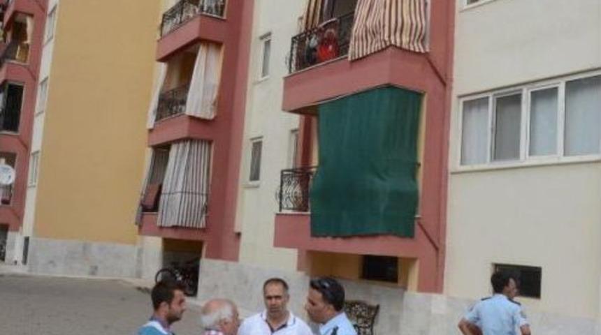 &Ouml;ğretmen, 6'ncı Kattan Atlayıp Intihar Etti