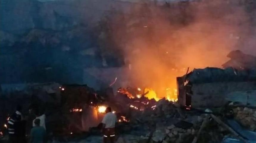 Erzincan&rsquo;da 11 Ev Ve 11 Ahır K&uuml;l Oldu