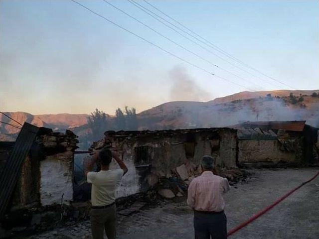 Erzincan’da 11 Ev Ve 11 Ahır Kül Oldu