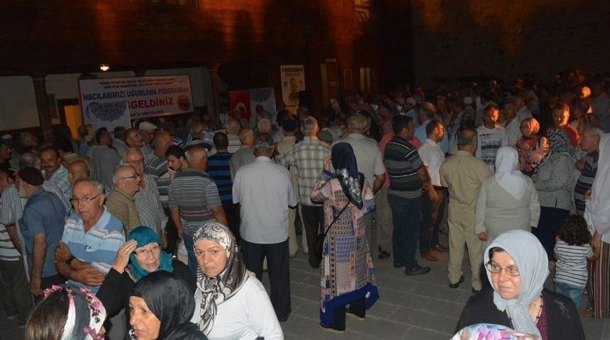 Hac Kafilesi Dualarla Uğurlandı