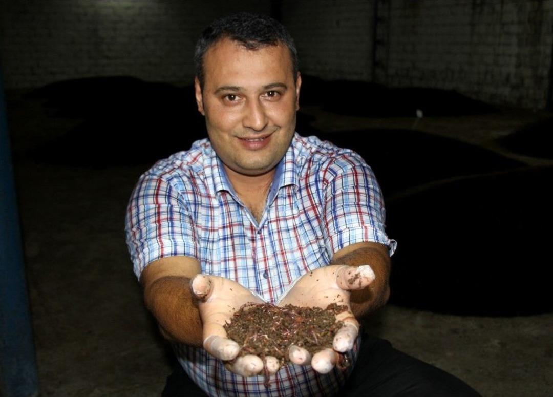 M&uuml;d&uuml;rl&uuml;ğ&uuml; Bıraktı Solucan G&uuml;bresi İşine Girdi