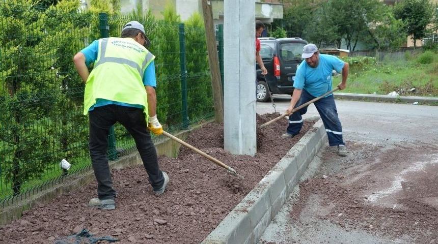 Kartepe’de Bozulan Kaldırımlar Onarılıyor