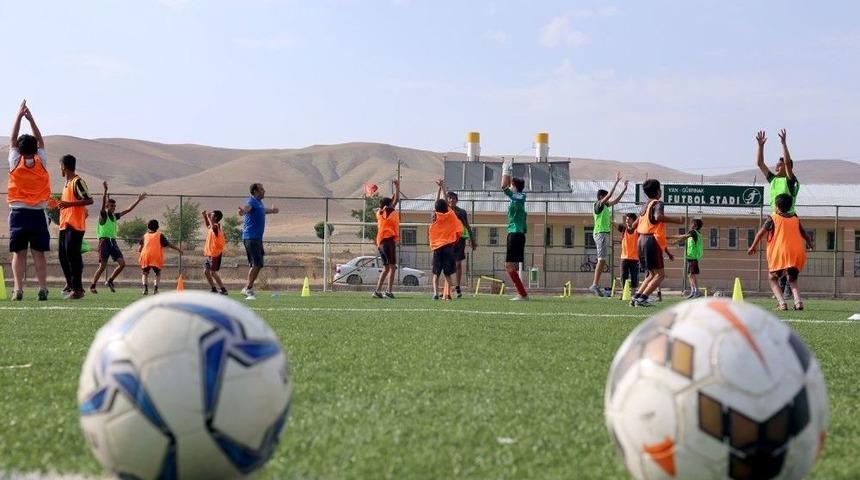 G&uuml;rpınar&rsquo;da Geleceğin Futbolcuları Yetişiyor