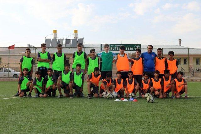 Gürpınar’da Geleceğin Futbolcuları Yetişiyor