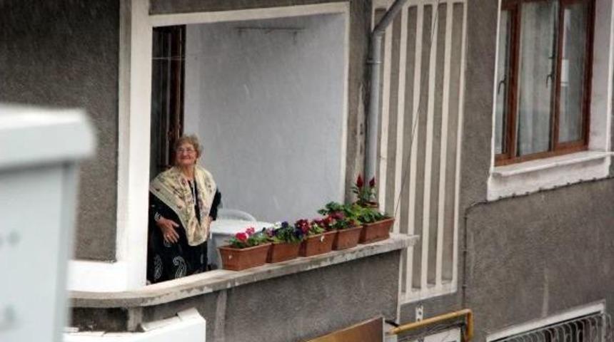 Bolu'da Sağanak Yağmur Etkili Oldu