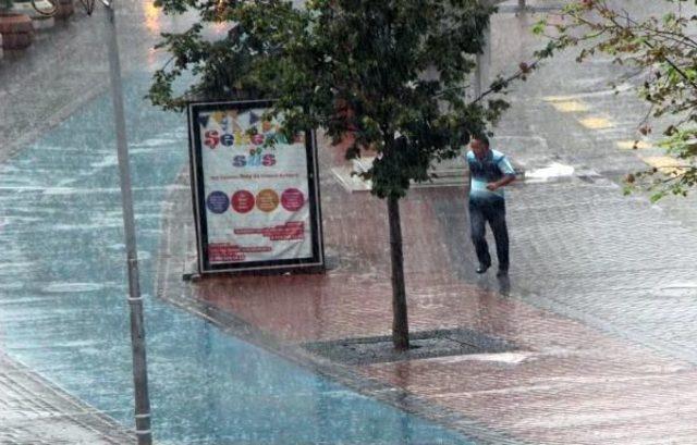 Bolu'da Sağanak Yağmur Etkili Oldu