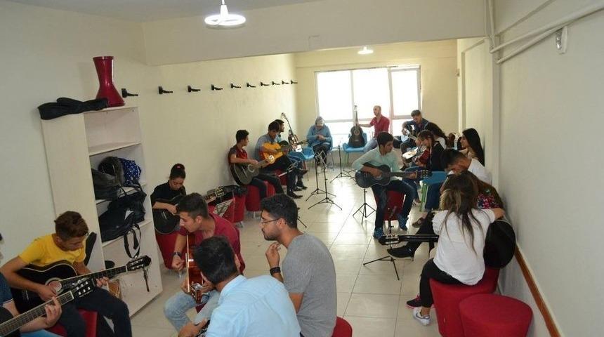 İpekyolu Gen&ccedil;lik Merkezinde Yaz Programları Devam Ediyor