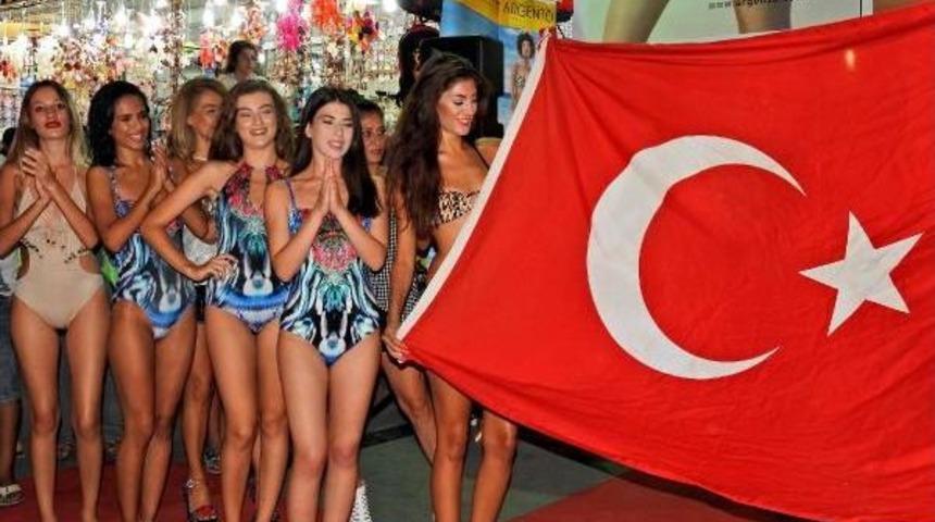&Ccedil;eşme &Ccedil;arşısı Mayo Ve Bikini Defilesiyle Renklendi