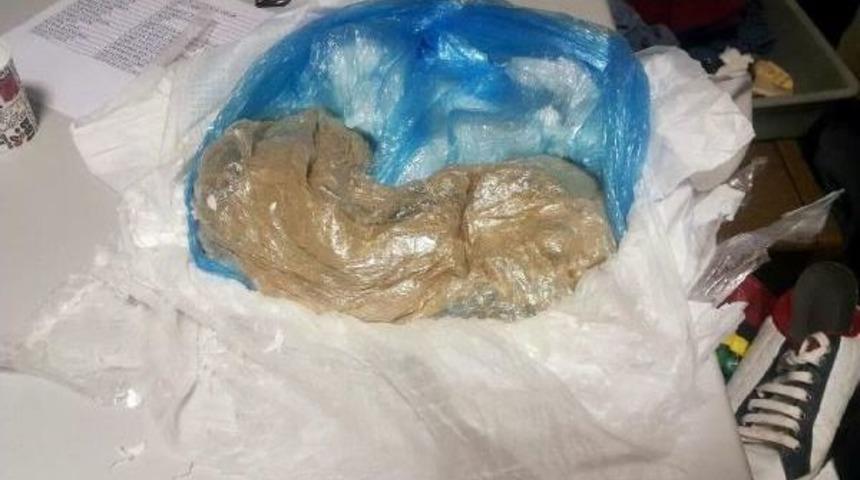 Bacak Arasında&nbsp;1 Kilo 60 Gram Eroin Bulundu