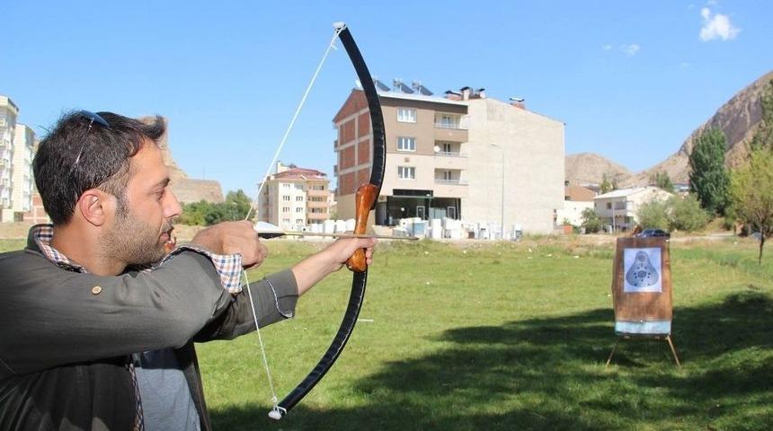 &Uuml;lk&uuml;c&uuml;ler Yaz Kampında At Binip Ok Attılar