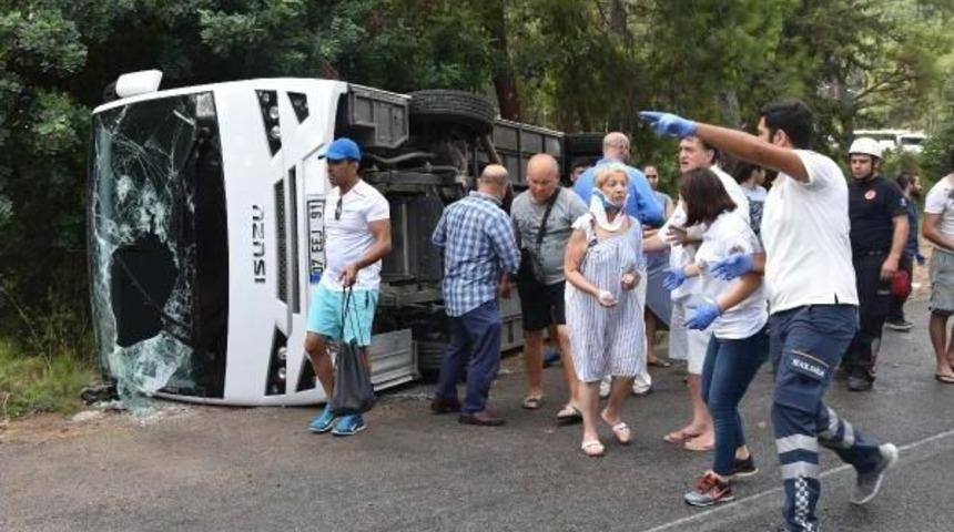 Turistleri Su Parkına G&ouml;t&uuml;ren Midib&uuml;s Devrildi: 27 Yaralı (2) - Yeniden