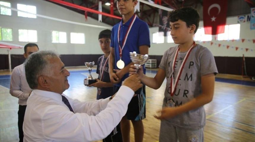 Yüzme Kursuna Katılan 324 Öğrenci Arasında Yüzme Yarışması Yapıldı