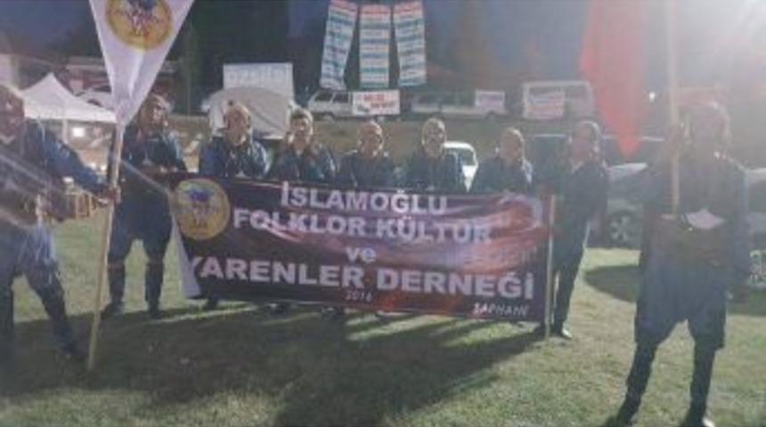 Şaphane İslamoğlu Folklor K&uuml;lt&uuml;r Ve Yarenler Derneği &Uuml;yelerinden Efe Oyunu