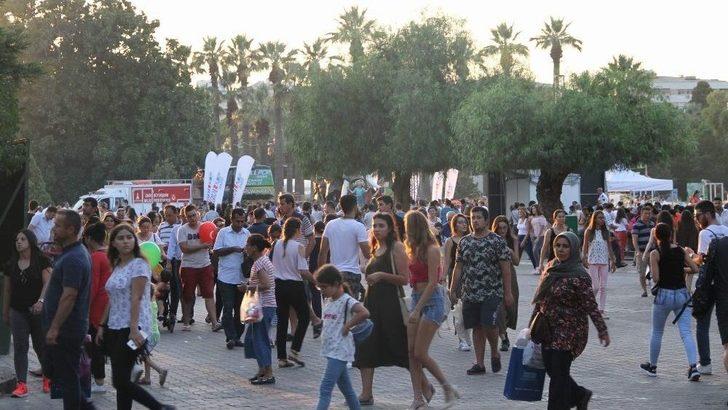 İzmir Fuarı, Yerli Ve Yabancı Ünlüleri Ağırlıyor G2