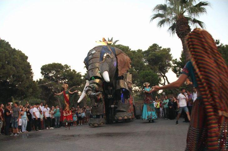 İzmir Fuarı, Yerli Ve Yabancı Ünlüleri Ağırlıyor G3