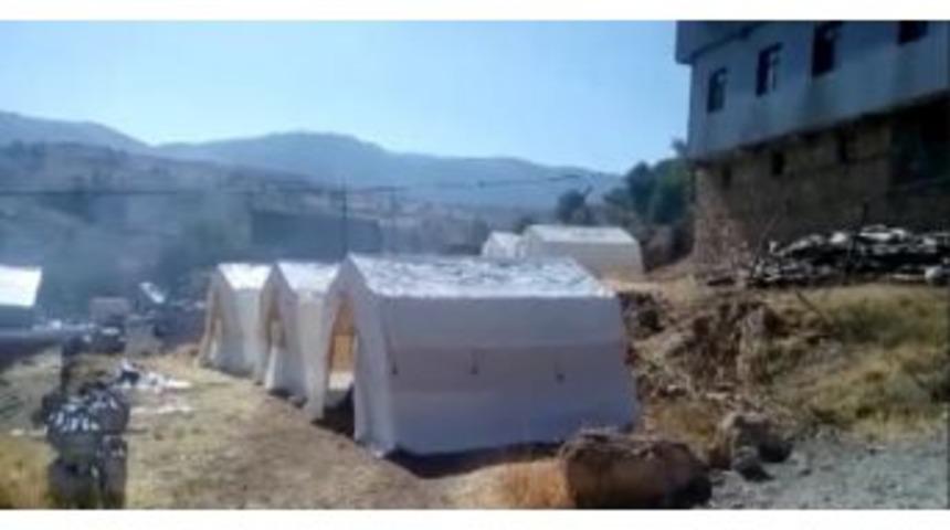 11 Evin Yandığı Köyde Afad Çadırları Kuruldu