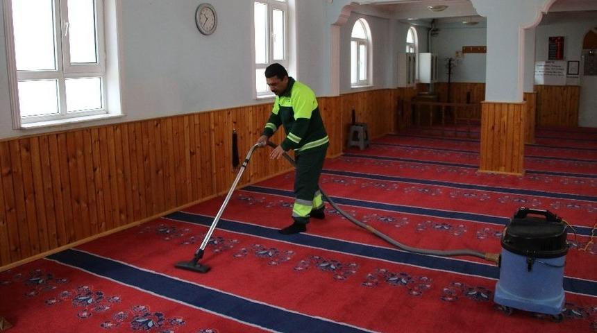 Çankaya’daki İbadethaneler Bayrama Hazırlanıyor