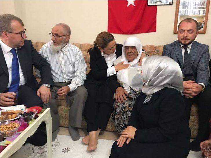 Ak Parti Genel Başkan Yardımcısı Öznur Çalık Ertuğrul Gazi Türbesinde Dua Etti G2
