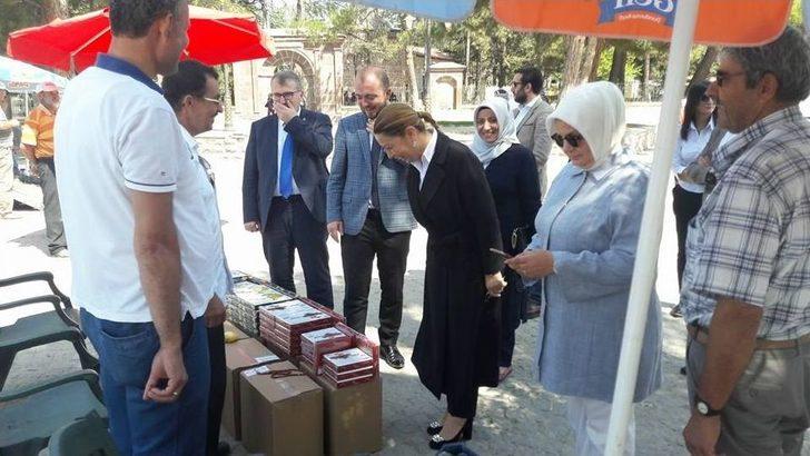 Ak Parti Genel Başkan Yardımcısı Öznur Çalık Ertuğrul Gazi Türbesinde Dua Etti G4